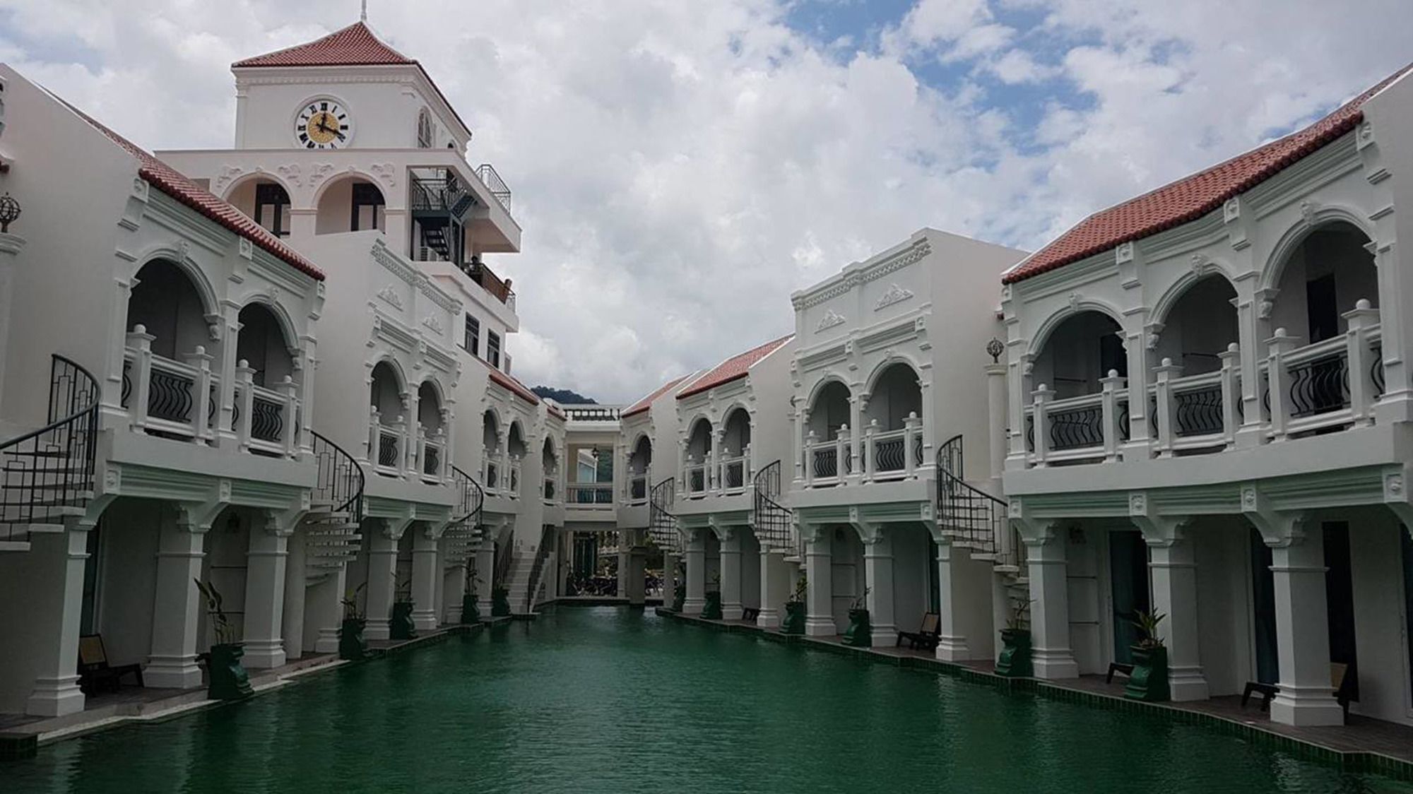 Supicha Pool Access Hotel - Sha Plus Phuket Buitenkant foto